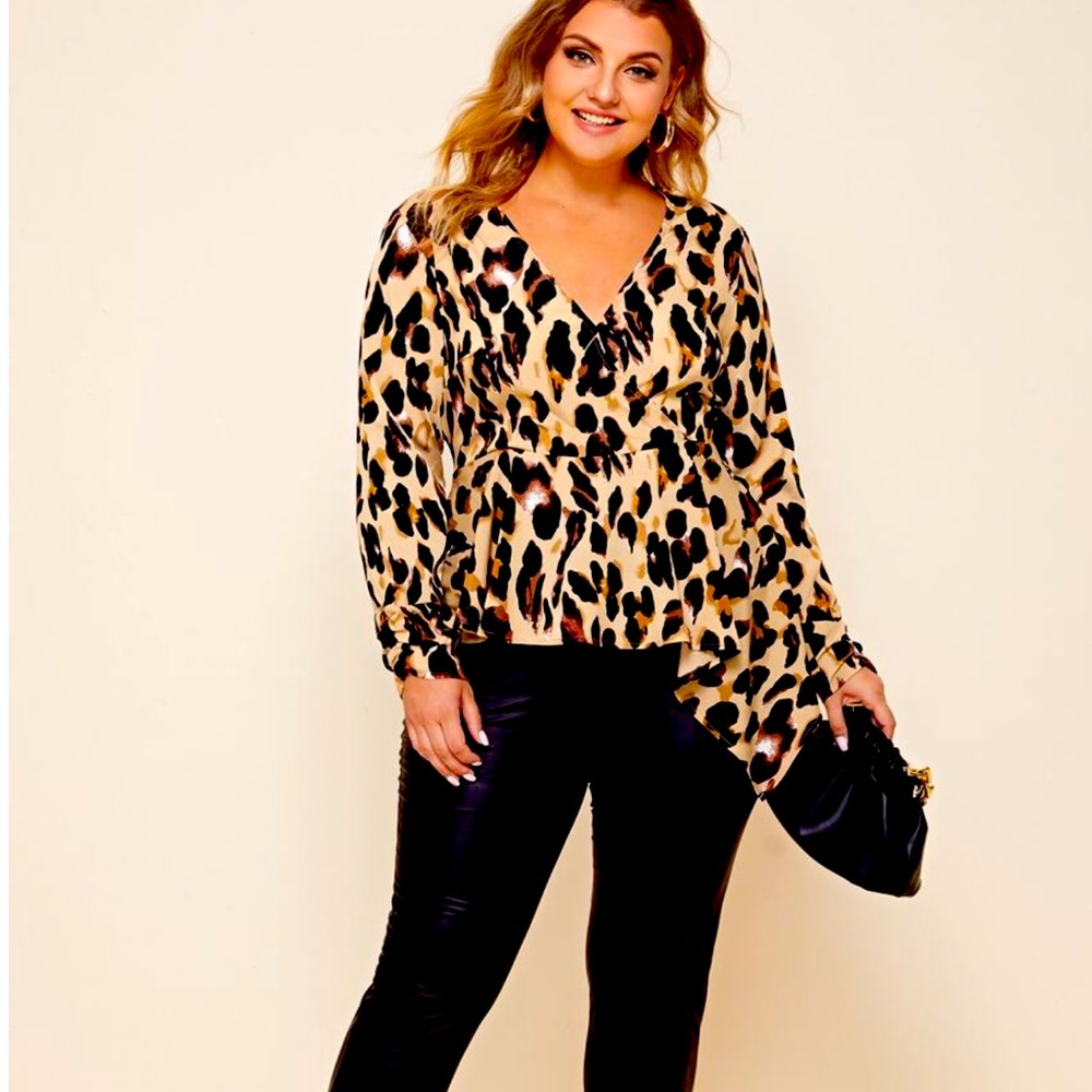 (1X-4X) Leopard V Neck Nightout
